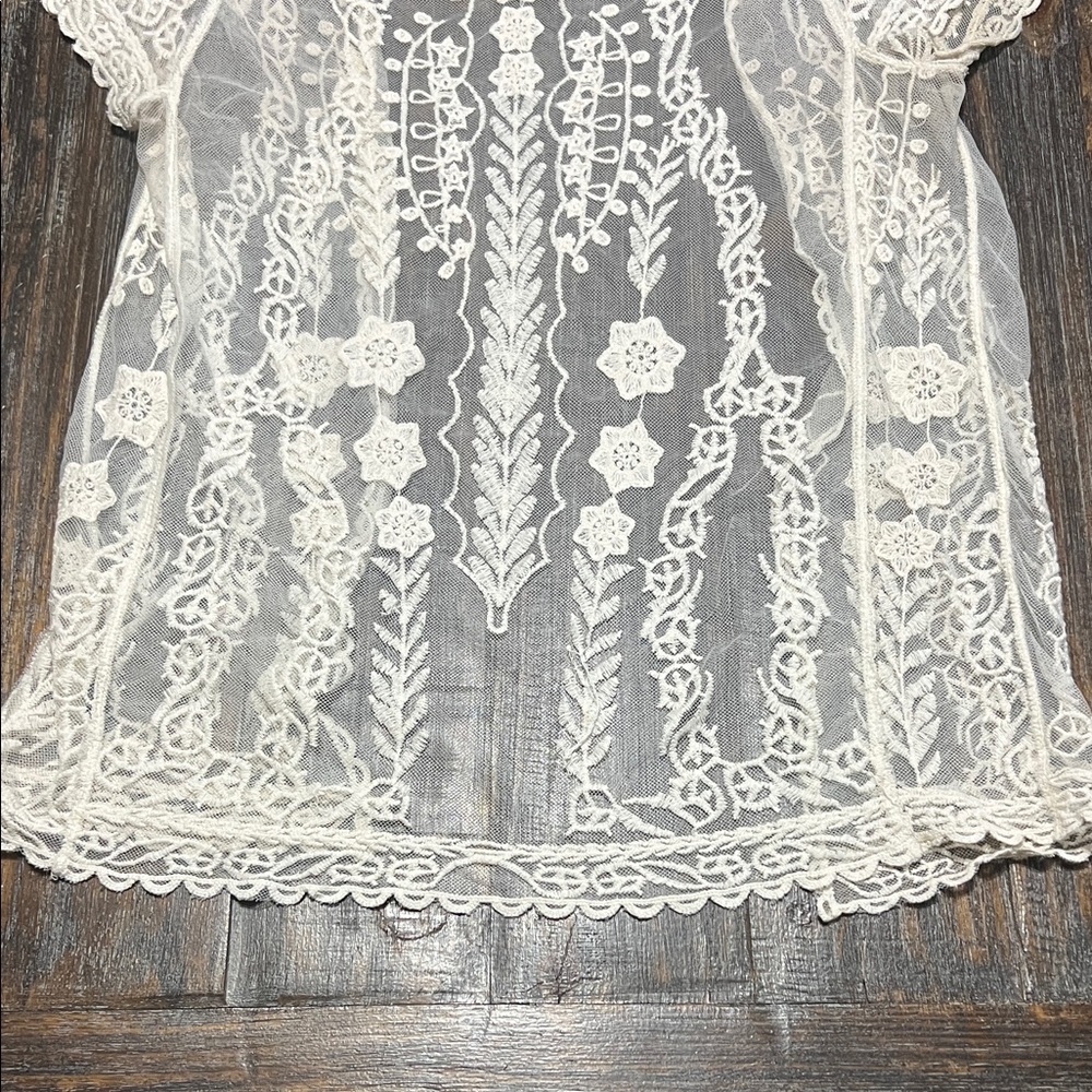 Hit List Lace Star Pattern Top - Picture 9 of 12